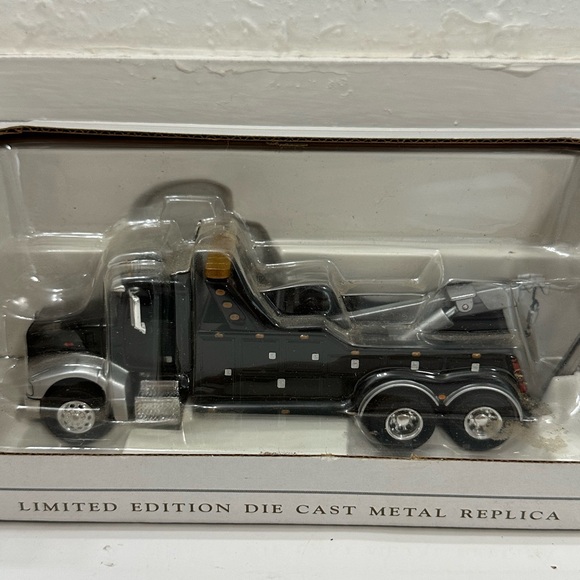 First Gear 1:50 Scale Kenworth T880 with Century 1060 Rotator Wrecker die-cast m - Picture 2 of 9